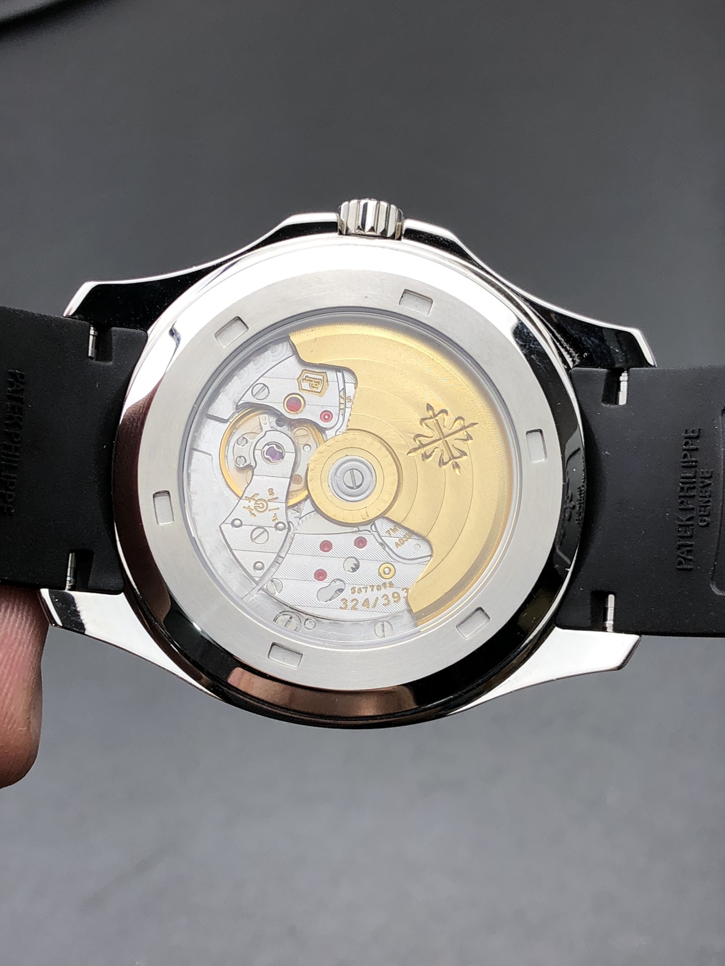 Patek Philippe 灰手雷