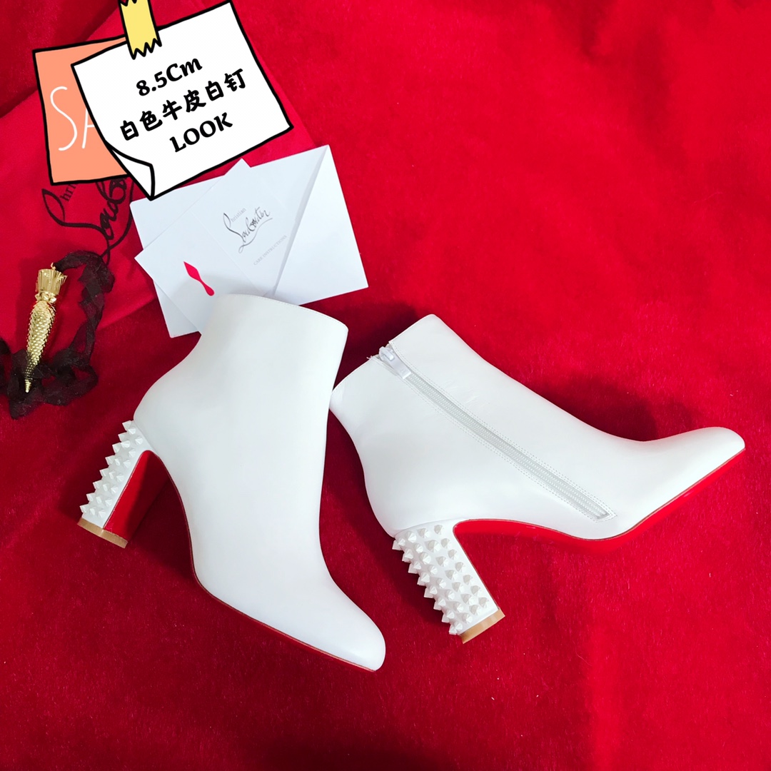 NO:337036,High-end customized autumn and winter boot series!  H8.5Cm, size 35-42. Genuine leather large sole. 319-001 white cowhide white nails, customized models are not refunded or exchanged. Official website synchronization Standard European code Reference:319-001 Color:white/white Material:cowhide Lining:goat leather Heel height:10Cm Sole:leather sole Size:EUR 35-42 (US 4-11):,,christian louboutin,boots,cowhide,Leather soles19860909高端订制一秋冬靴系列！ H8.5Cm,尺码35-42码.真皮大底. 319-001白牛皮白钉,订制款不退不换.官网同步 标准欧码 Reference:319-001 Color:white/white Material:cowhide Lining:goat leather Heel heigh:10Cm Sole:leather sole Size:EUR 35－42（US 4一11) :,,christian louboutin,boots,cowhide,Leather soles,Women's Shoes