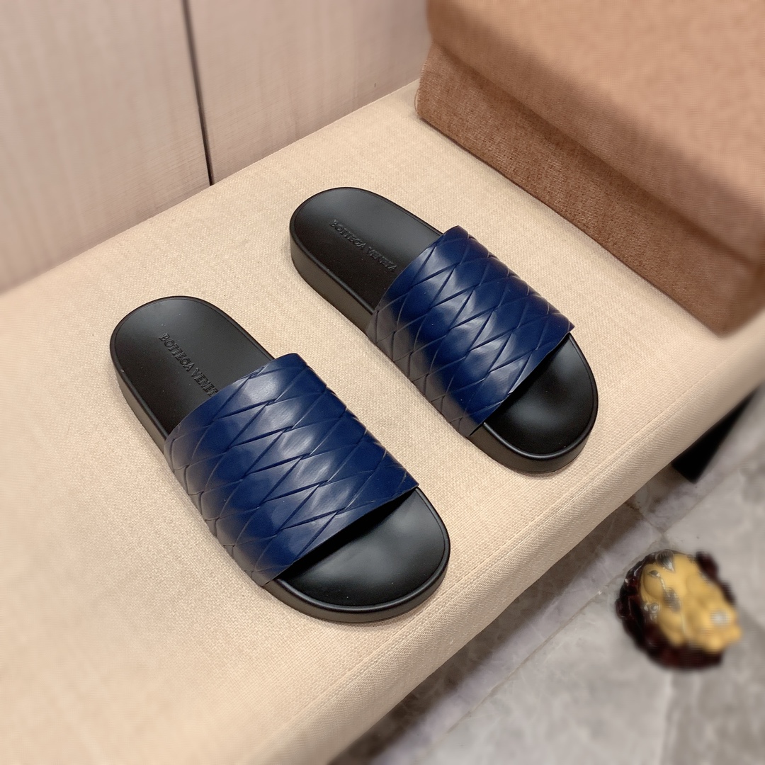H0   Bottega Veneta * 高•版本系列拖鞋顶级代购🔍🔍男士2020专柜同步发售，意大利进口原版精选牛皮，做工考究，，鞋底：超舒适原厂特供原版底，⚠️独家双层活动成型底超级舒适⚠️，实物拍摄🎬实物更漂亮🔍🔍原单品质，可随意进出专柜，正码38-44，可订45.长期有货0129