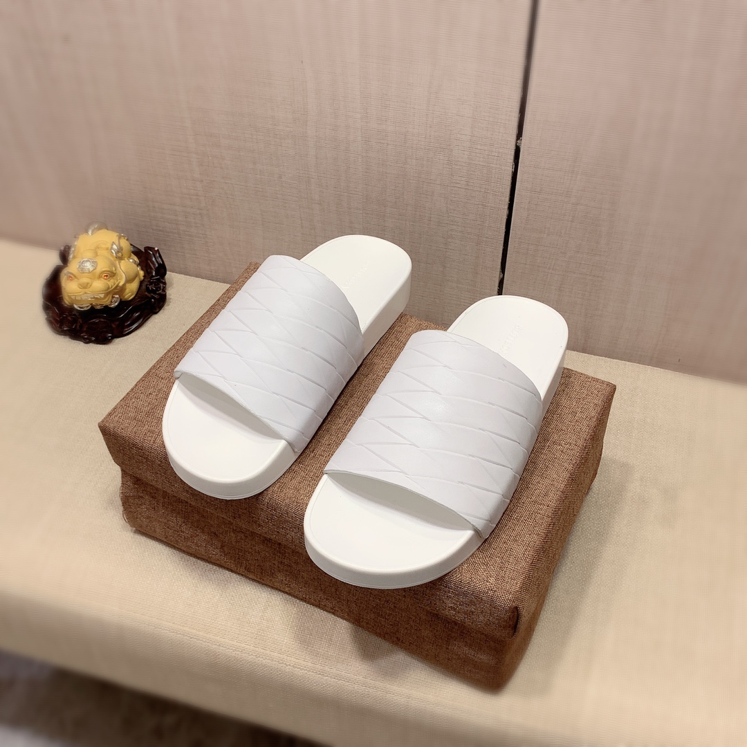 H0   Bottega Veneta * 高•版本系列拖鞋顶级代购🔍🔍男士2020专柜同步发售，意大利进口原版精选牛皮，做工考究，，鞋底：超舒适原厂特供原版底，⚠️独家双层活动成型底超级舒适⚠️，实物拍摄🎬实物更漂亮🔍🔍原单品质，可随意进出专柜，正码38-44，可订45.长期有货0129