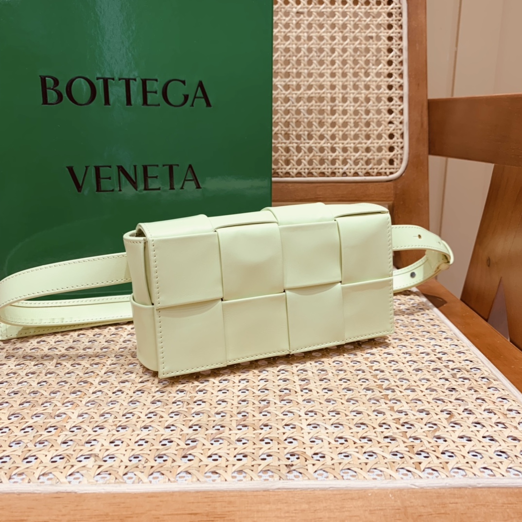 Bottega Veneta CASSETTE 油蜡皮四格腰包 651053水洗柠檬黄