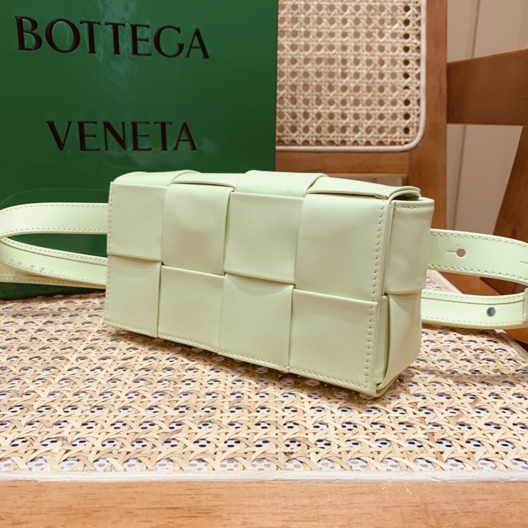 Bottega Veneta CASSETTE 油蜡皮四格腰包 651053水洗柠檬黄