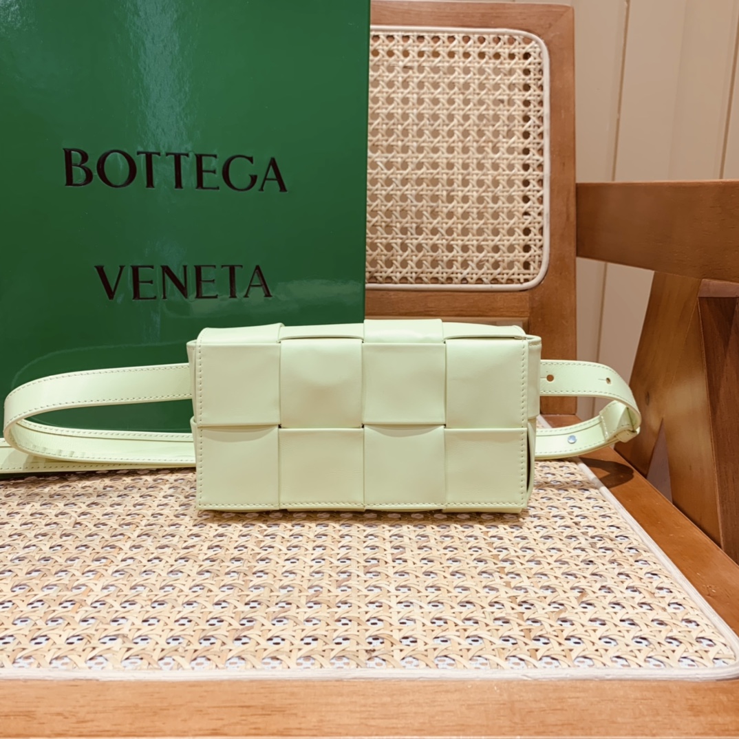 Bottega Veneta CASSETTE 油蜡皮四格腰包 651053水洗柠檬黄