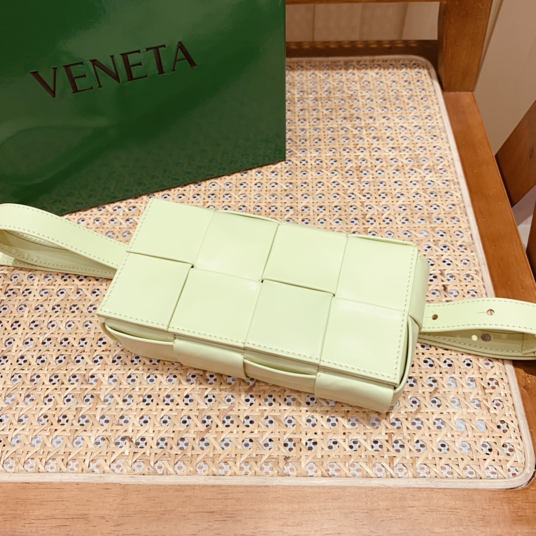 Bottega Veneta CASSETTE 油蜡皮四格腰包 651053水洗柠檬黄