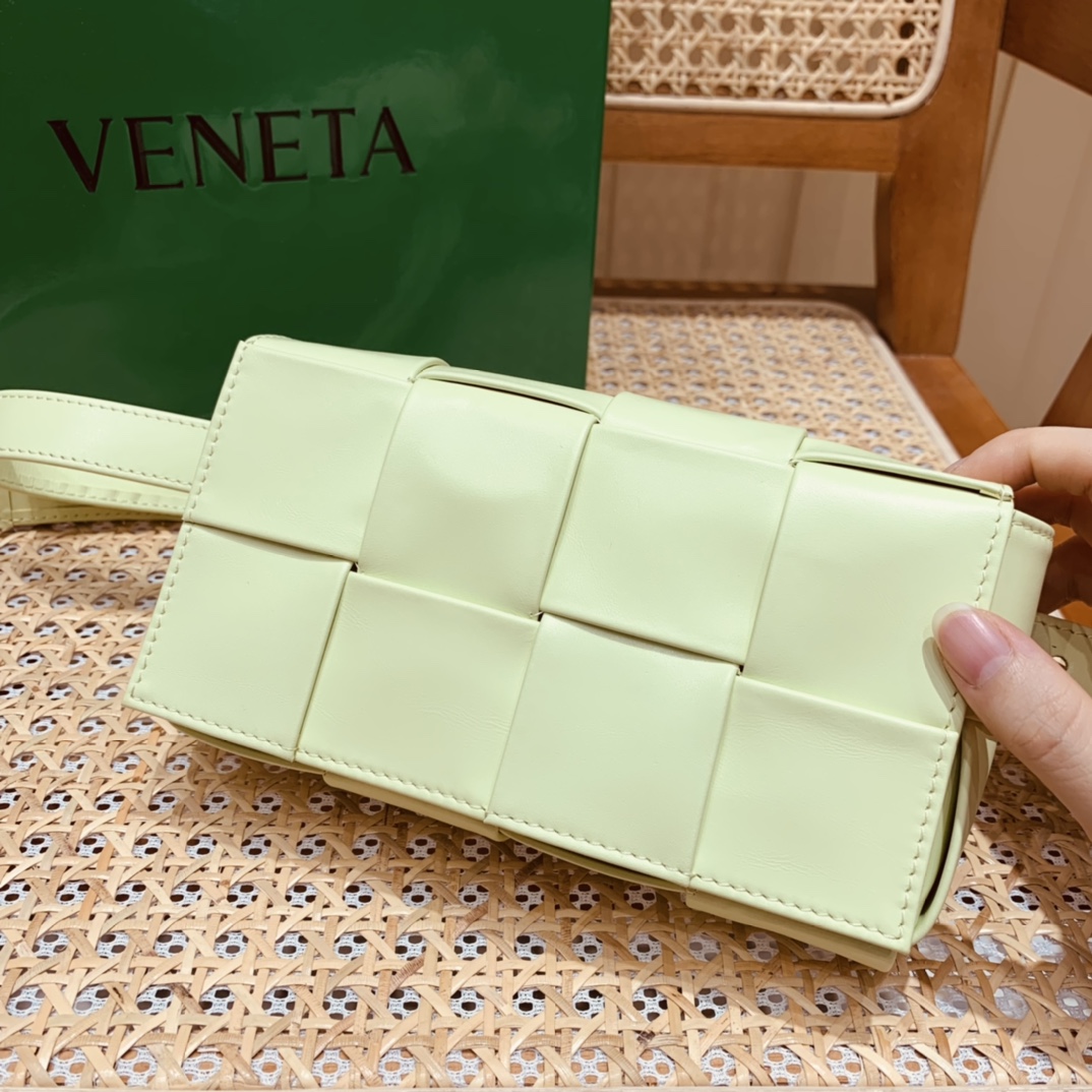 Bottega Veneta CASSETTE 油蜡皮四格腰包 651053水洗柠檬黄