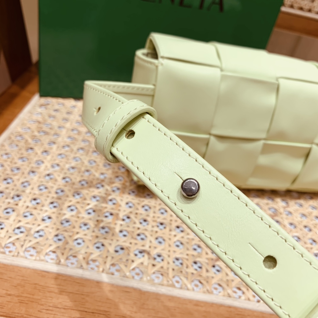 Bottega Veneta CASSETTE 油蜡皮四格腰包 651053水洗柠檬黄