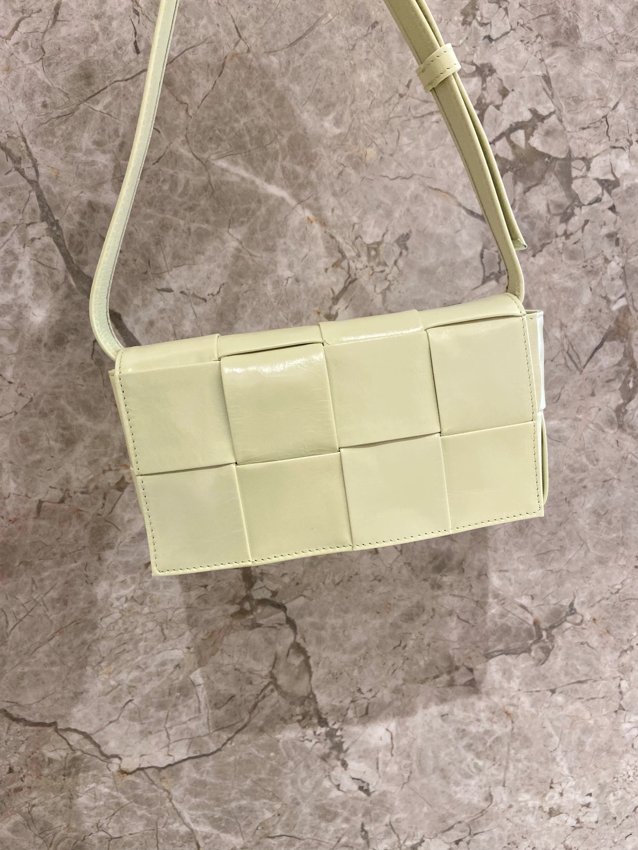 Bottega Veneta CASSETTE 油蜡皮四格腰包 651053水洗柠檬黄