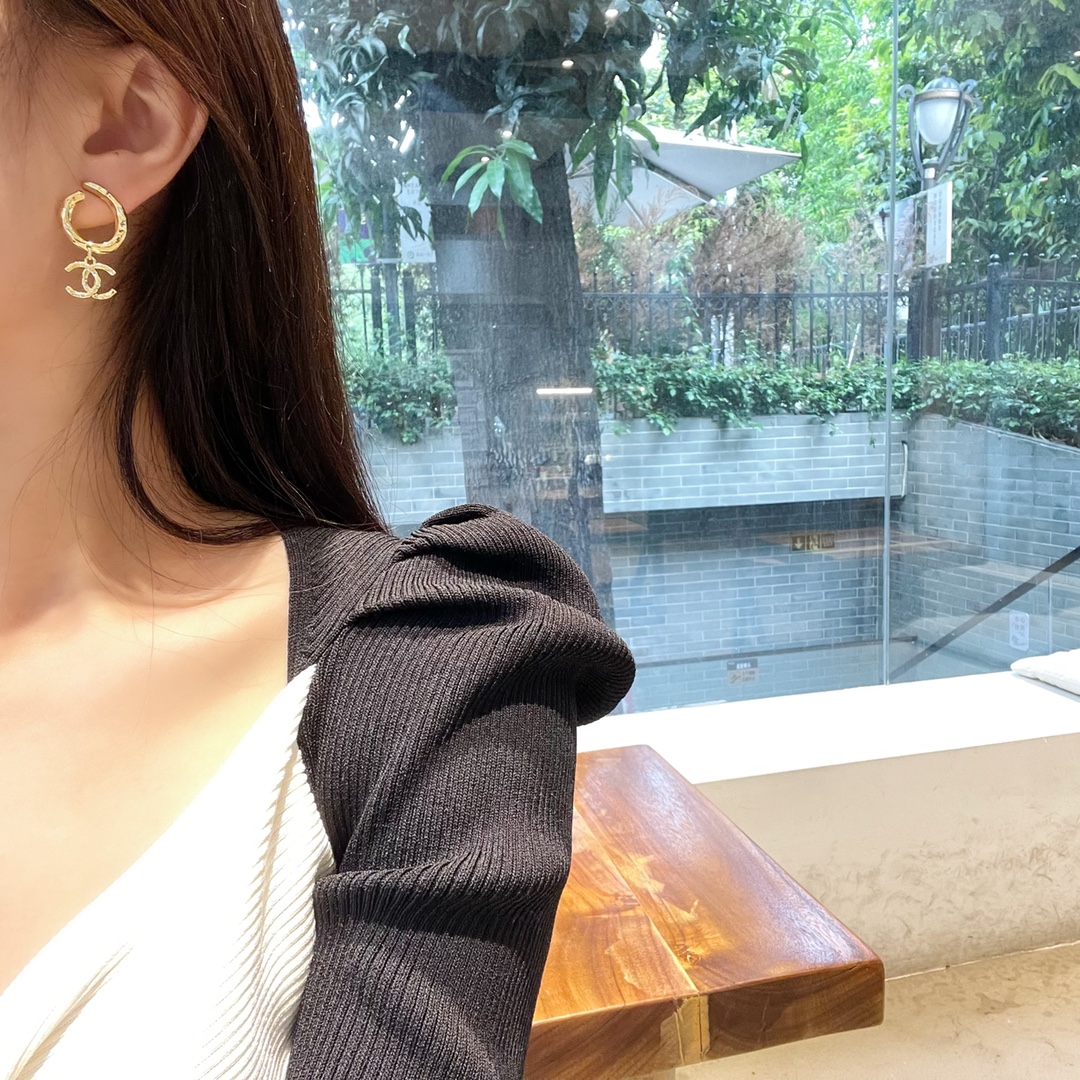 新款☑️CHANEL香奈儿 金色 双c 耳钉耳环