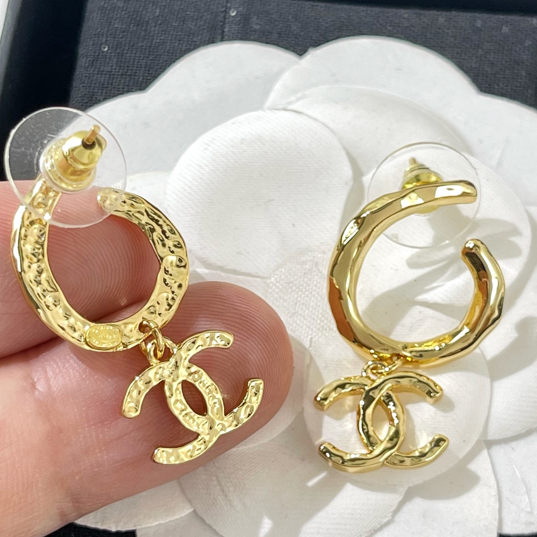 新款☑️CHANEL香奈儿 金色 双c 耳钉耳环