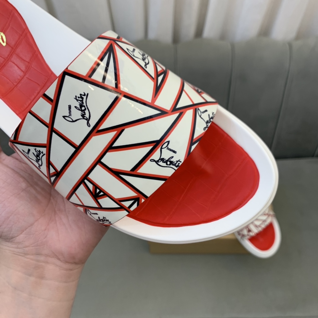 Precio de venta: P130 Marca comercial: CL Red Bottom Shoes* "CL*" slippers Talla normal: 38-44 (Se p