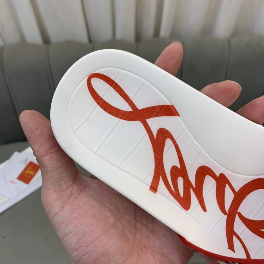 Precio de venta: P130 Marca comercial: CL Red Bottom Shoes* "CL*" slippers Talla normal: 38-44 (Se p
