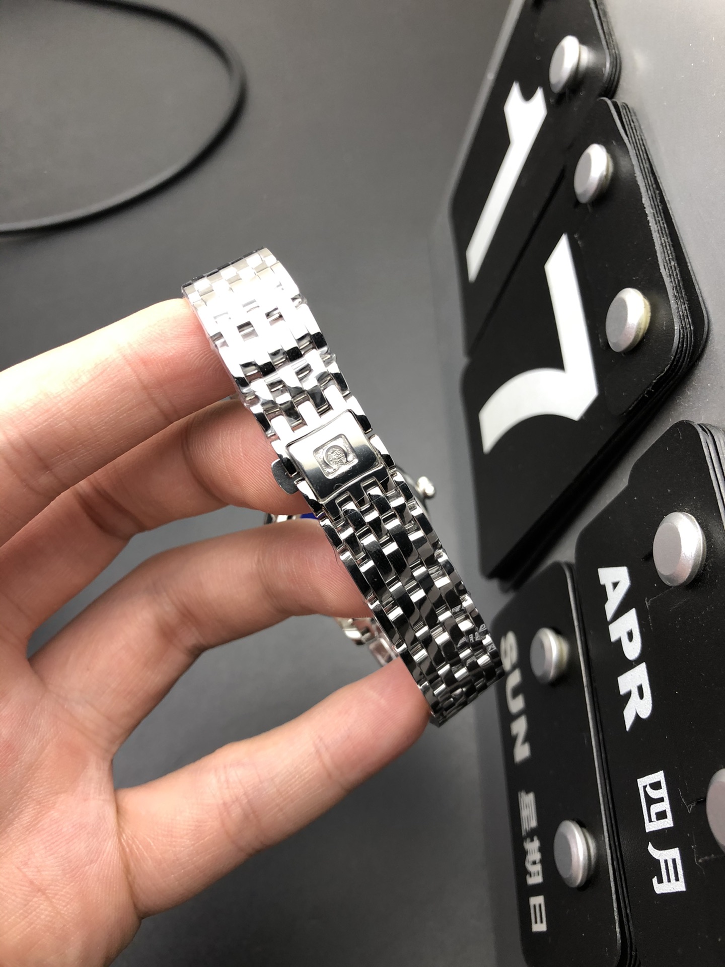 Omega MKS 贝母女蝶飞