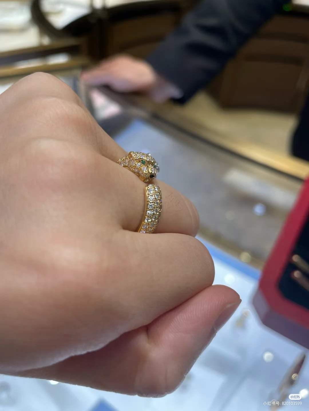 Cartier 又是一款超 的戒指 全钻的豹子