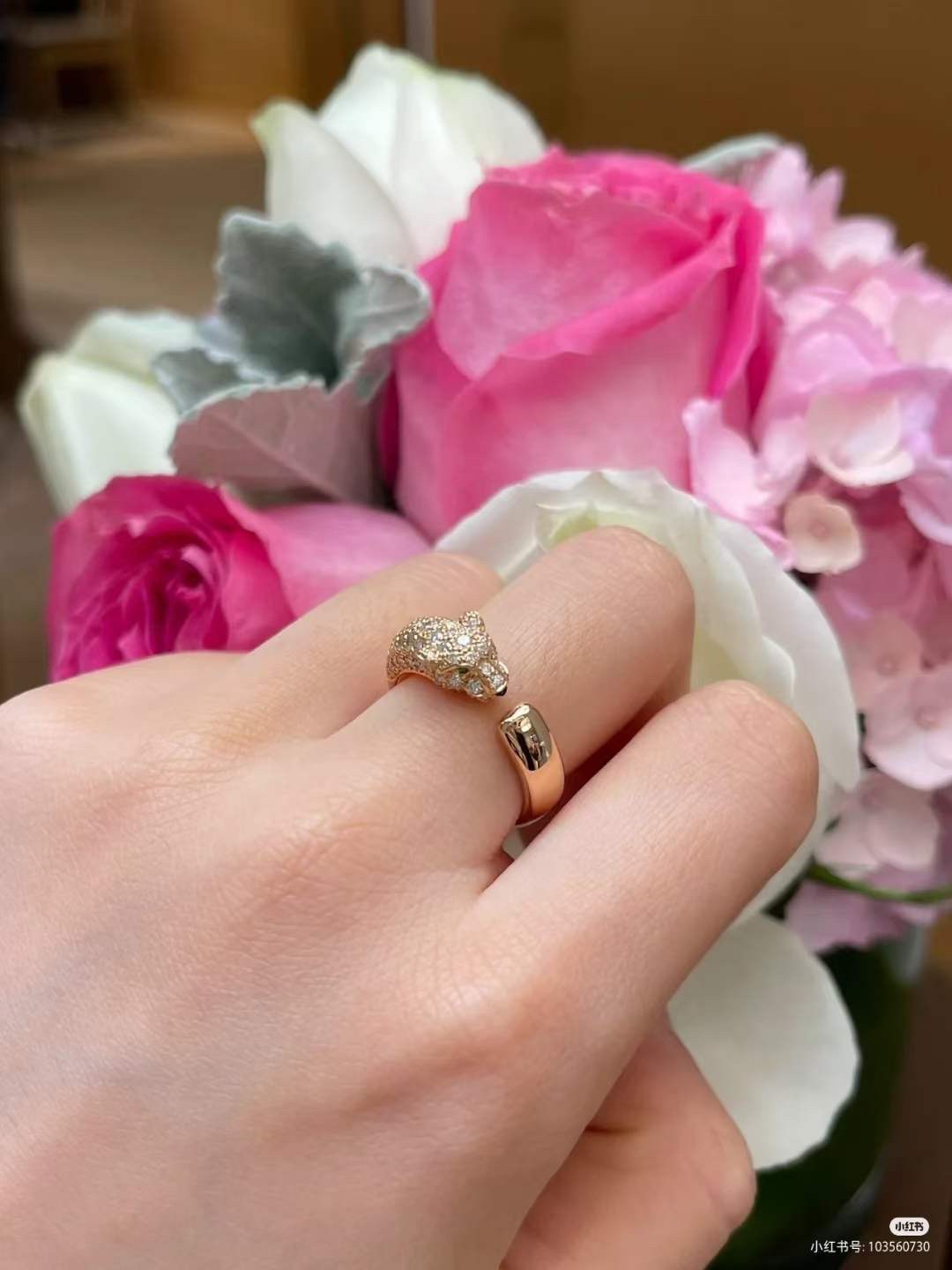 Cartier 又是一款超 的戒指 全钻的豹子