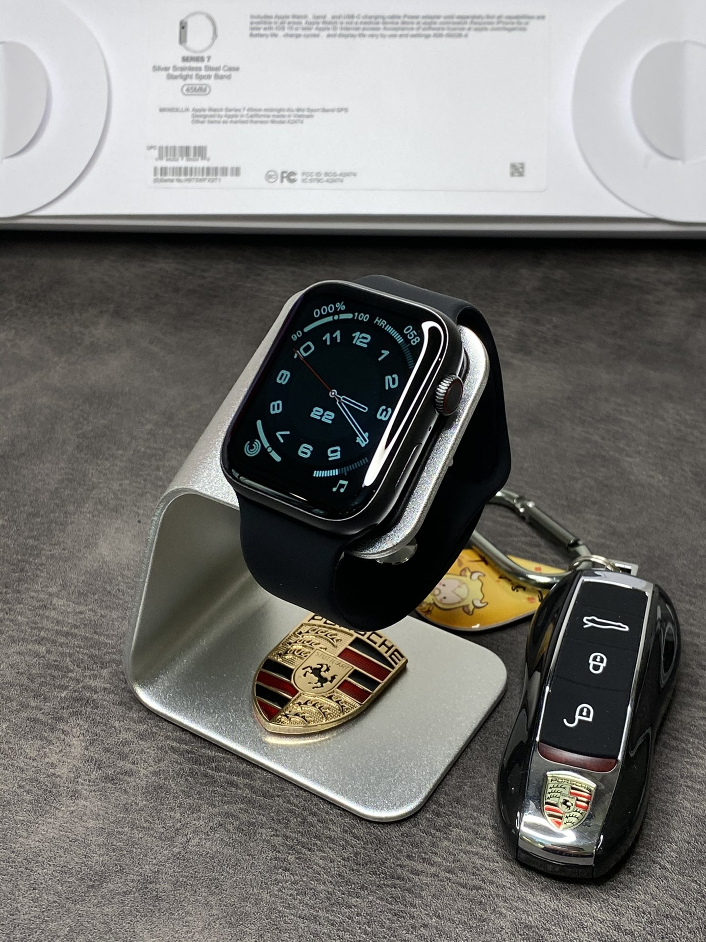 批💰180。
最新升级版1.95高清屏💰220。
Apple Watch Series 7 苹果7代手表
实物拍摄 文案介绍的功能都有 拒绝文案侠
带NFC 功能  可刷手表开门 非常方便

带离线支付功能 手机不在身上也可以付款
外观1:1复刻原装 铝45mm铝合金外壳 
独家全面屏版本 1.8高清显示屏 黑边非常小 
支持24个国家语言 可以出口国外市场

微信消息有提醒 手表上可查看文字内容
绑定手机可以打电话 听歌 测试心率等功能 。
血压 计时器 运动测试各种功能它基本都有 
配件清单 手表-说明书-无线充
（表带多种颜色可选择多配一条加20） 售后保修90天 手表屏幕膜不撕 外观不磨损可退换