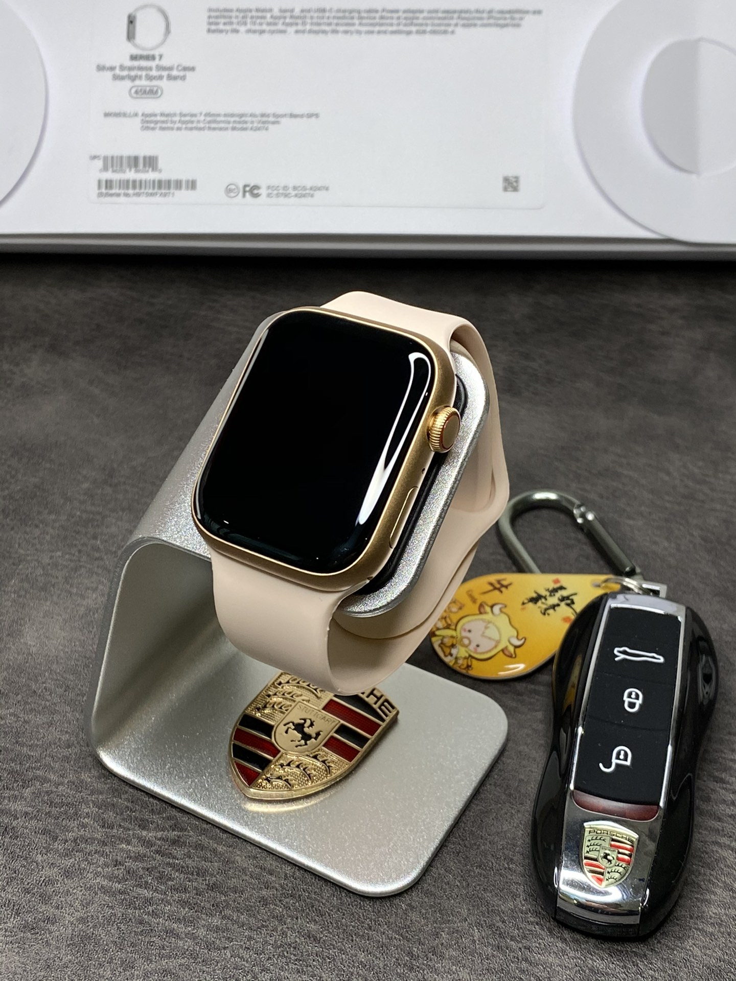 推手价💰170 档口利润自加
Apple Watch Series 7 苹果7代手表
市面主流顶配版 认准ln终端出品
手表外观包装1:1正品 底部序列号官网可查
实物拍摄 文案介绍的功能都有 拒绝文案侠
带NFC 功能 可刷手表开门 非常方便
带离线支付功能 手机不在身上也可以付款
外观1:1复刻原装 铝45mm铝合金外壳
独家全面屏版本 1.78高清显示屏 黑边非常小
支持24个国家语言 可以出口国外市场
微信消息有提醒 手表上可查看文字内容
绑定手机可以打电话 听歌 测试心率等功能
血压 计时器 运动测试各种功能它基本都有
配件清单 手表-说明书-无线充+专柜小票
售后保修90天 手表屏幕膜不撕 外观不磨损可退换