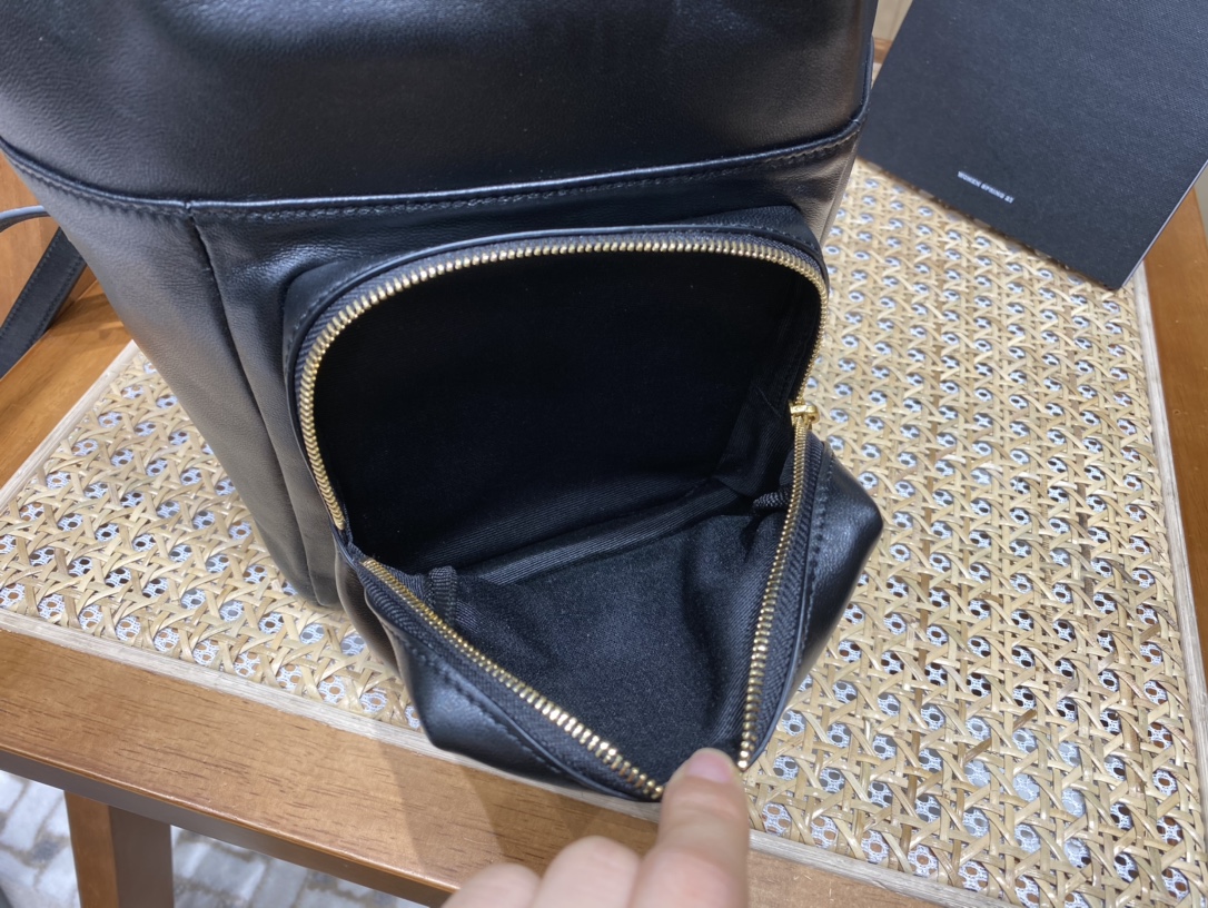 Saint laurent Ysl 𝑱𝒂𝒎𝒊𝒆 专柜最新款双肩背包 684783