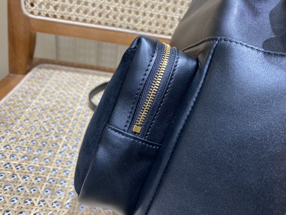 Saint laurent Ysl 𝑱𝒂𝒎𝒊𝒆 专柜最新款双肩背包 684783