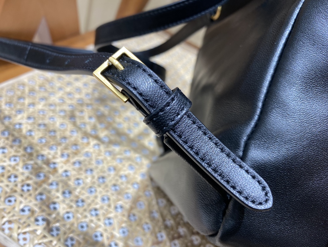 Saint laurent Ysl 𝑱𝒂𝒎𝒊𝒆 专柜最新款双肩背包 684783