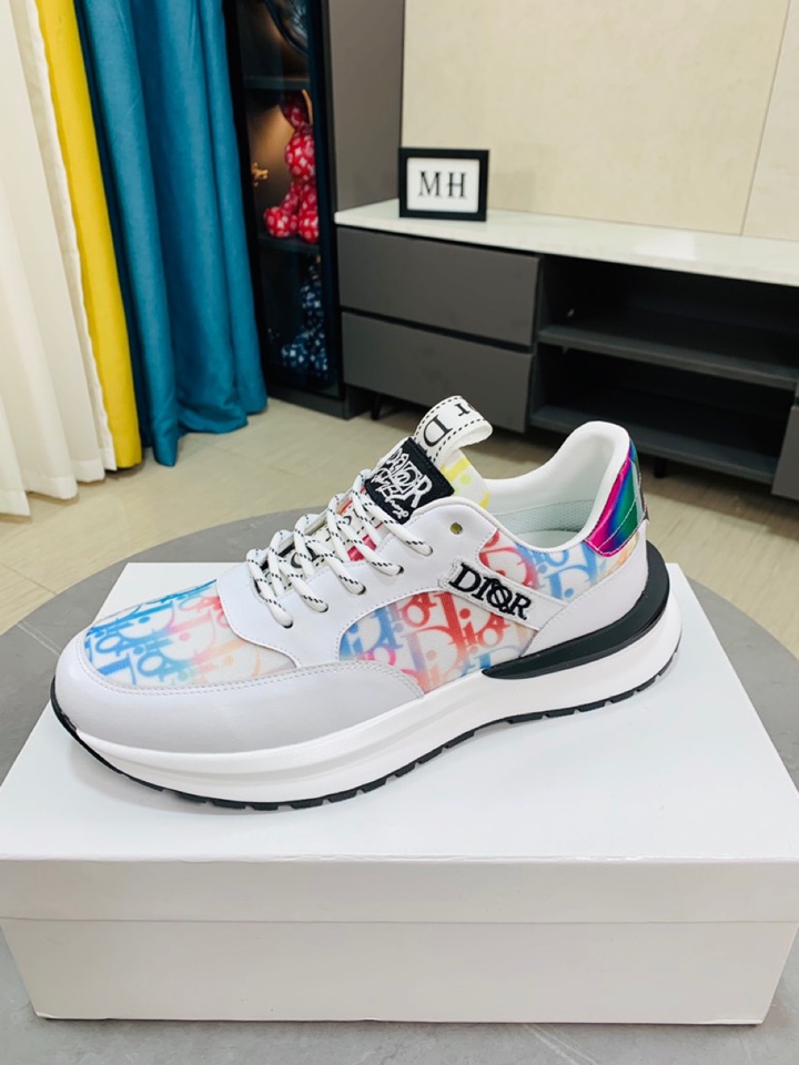 I5  Dior迪奥爆卖款官网全球首发🔝男鞋高端品牌 官网最系列：鞋面采用进口牛皮搭配专供面料打造➕网布透气内里。让行走更加便捷舒适与官方的质量相比美的1：1复刻。打造时尚个性衬托你的与众不同潮男必备!经典款。男码：38-44。