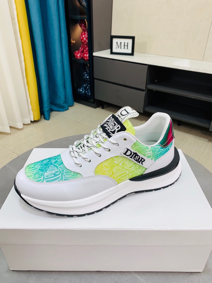 I5  Dior迪奥爆卖款官网全球首发🔝男鞋高端品牌 官网最系列：鞋面采用进口牛皮搭配专供面料打造➕网布透气内里。让行走更加便捷舒适与官方的质量相比美的1：1复刻。打造时尚个性衬托你的与众不同潮男必备!经典款。男码：38-44。