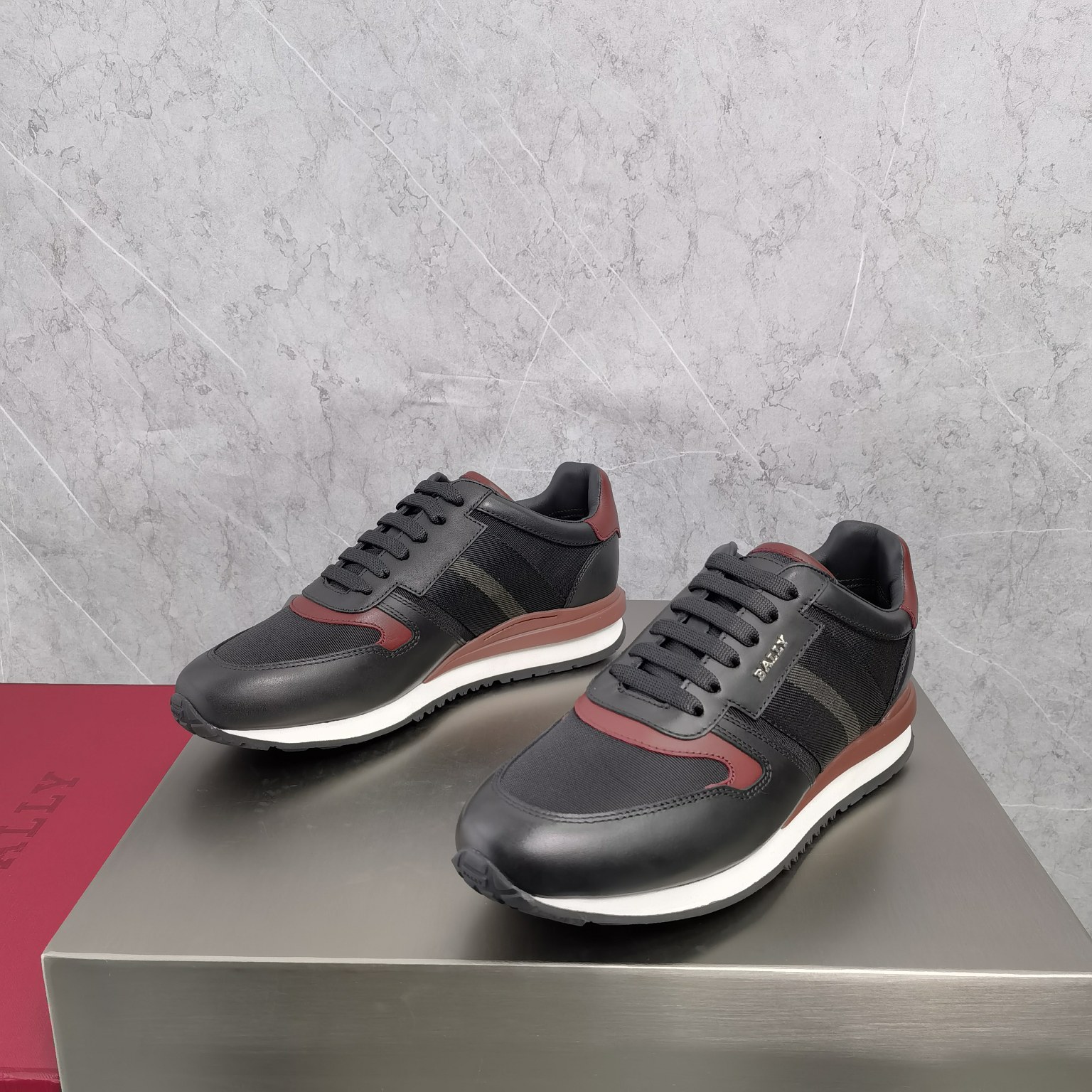 Materias primas originales de Bally / Bally's, zapatillas de deporte con adornos laterales de la marca de lujo para hom…