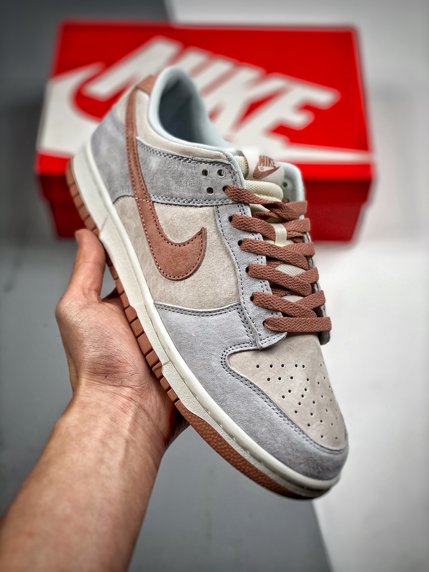 -4 Nk Dunk SB Low Rosa Fósil. Producto original puro de fábrica, fotos reales de estreno. Material original de capa sup…