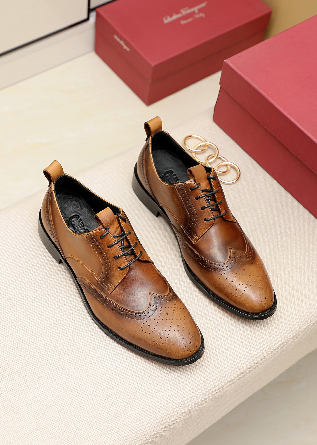 J0 高端牛里菲拉格慕男士商务休闲皮鞋， 纯手工打造 意大利进口牛皮 牛皮内里 更舒服 更贴脚感 橡胶大底