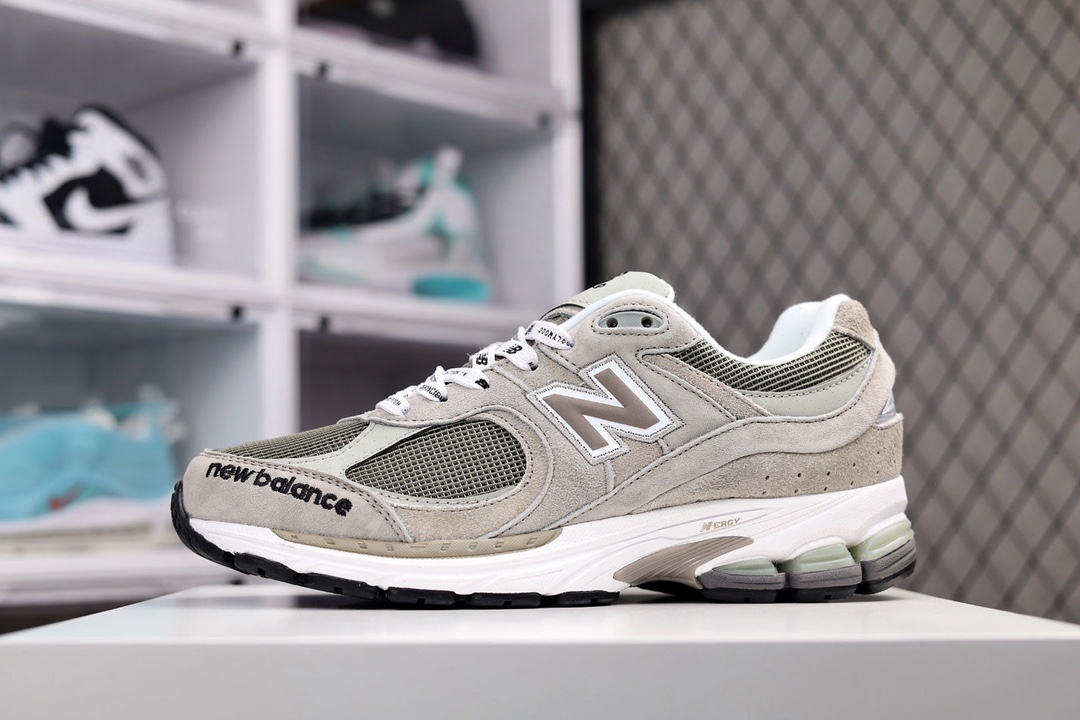 G5 公司级 new balance 2002系列ML 2002RV 那个老朋友回来了，十年前的经典设计，现在再次复刻于2010年推出，10年后新版被称为 2002R，设计秉承经典 New Balance 跑鞋轮廓，其鞋面由磨砂皮和网状面板制成，透气性好，应季性强，自带纹理更具运动时尚风996MG