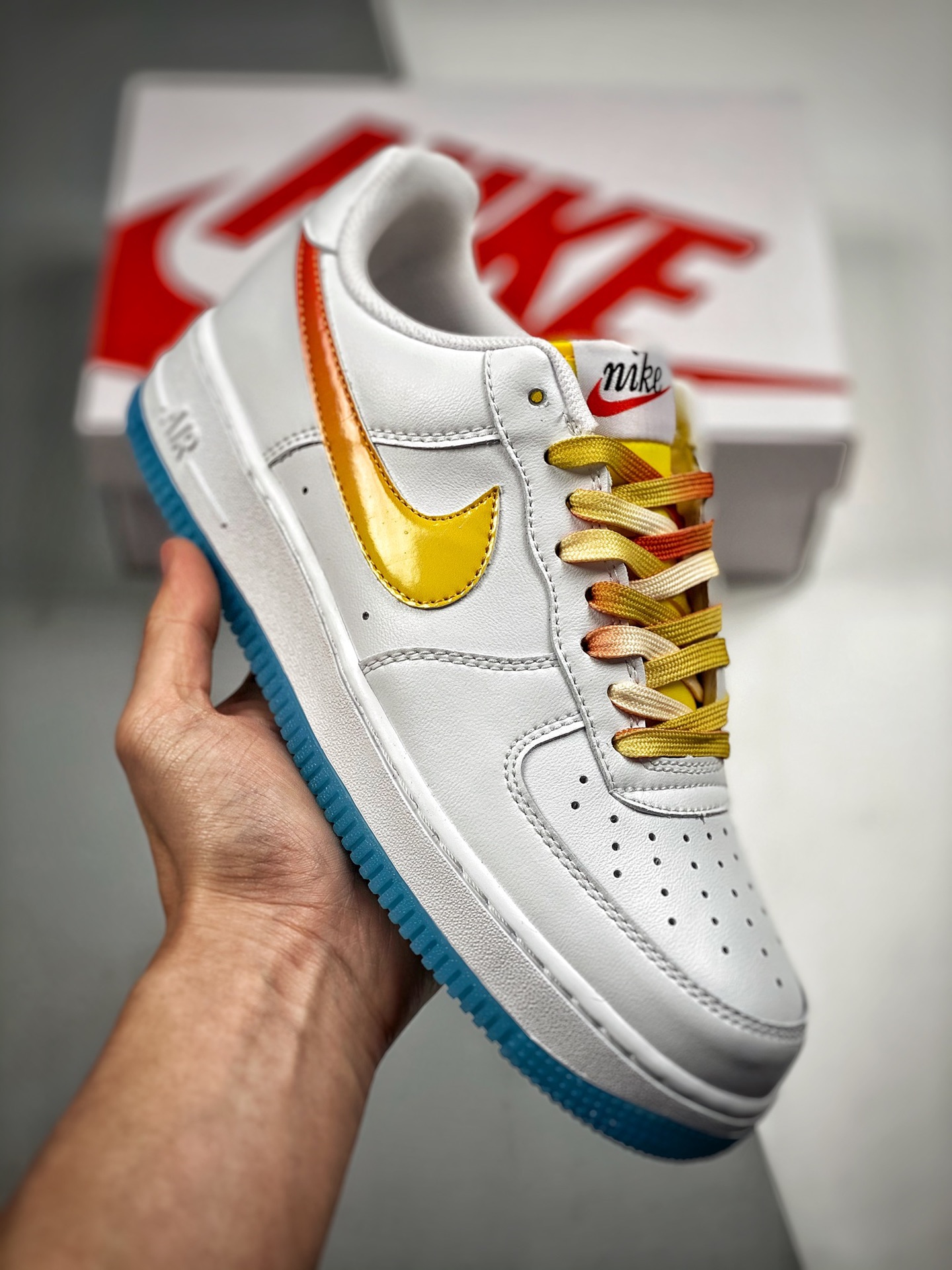 -3 Nike Air Force 1 Low '07 Degradado blanco, rojo y amarillo, zapatillas de caña baja de la Fuerza Aérea Uno casual. C…