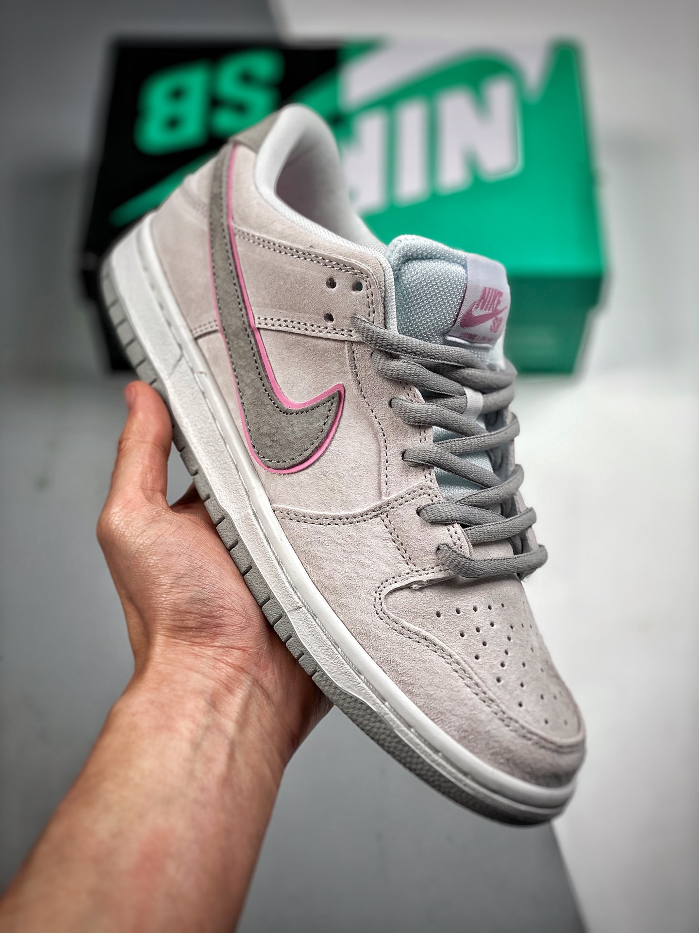 -4 Nk Dunk SB Low gris y rosa, material de capa superior original, corte exclusivo, el procesamiento de destilación apo…