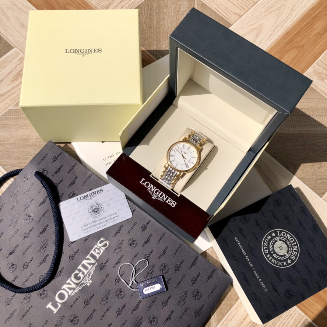 批💰700配盒
好货来啦！Original 浪琴LONGINES瑰丽系列男式石英腕表，尺寸~40mm，经典不败的浪琴系列-休闲时尚石英腕表，体现了以飞翼沙漏标志而闻名于世的浪琴品牌最古老的制造美学，圆润皎洁的明月令人心驰神往，采用原装瑞士进口ETA64111专用机芯，走时精准，抗磨损蓝宝石镜面，三折式安全表扣和按压式开启装置，原厂大配件立显腕表精髓，一表一码，配全套专柜包装。