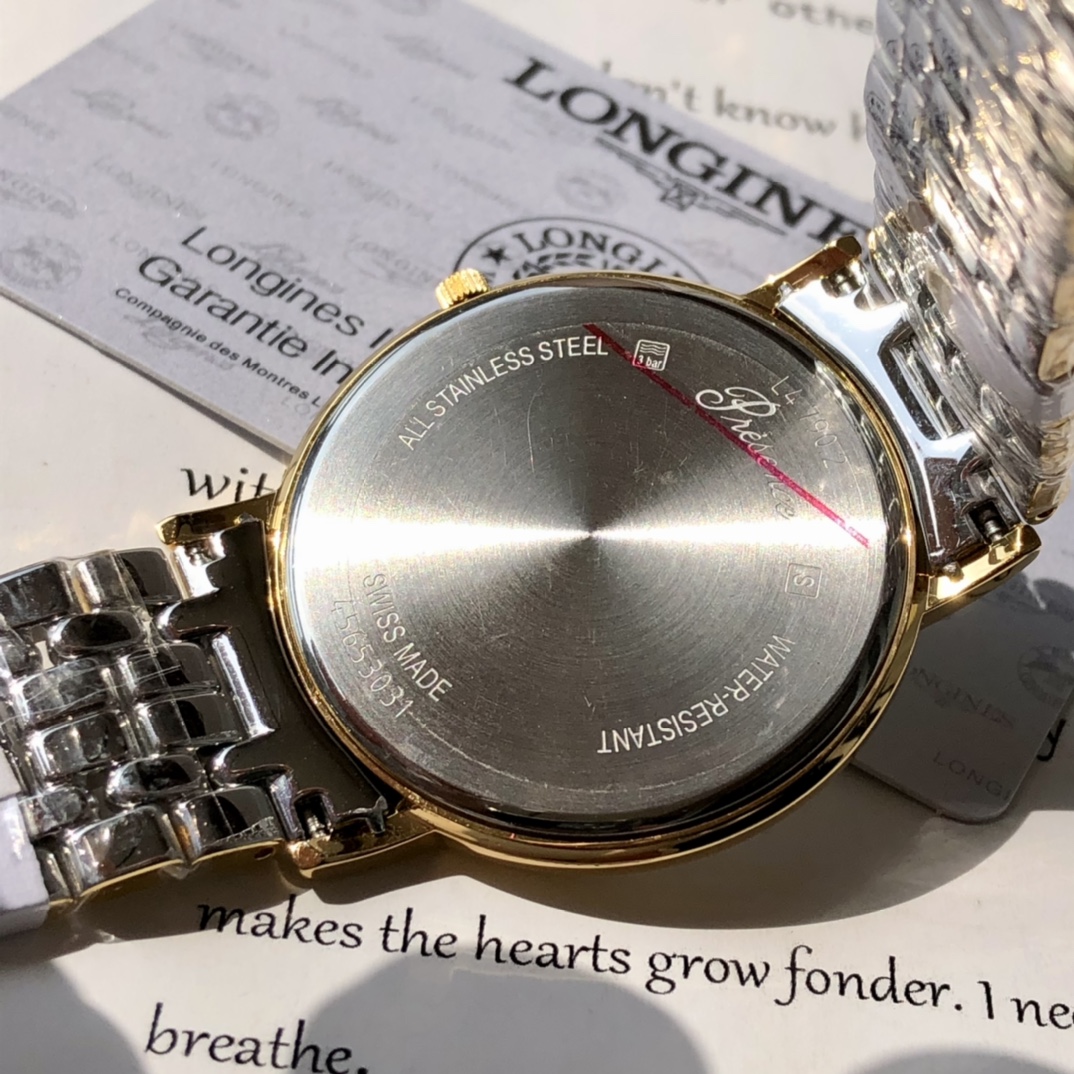 批💰700配盒
好货来啦！Original 浪琴LONGINES瑰丽系列男式石英腕表，尺寸~40mm，经典不败的浪琴系列-休闲时尚石英腕表，体现了以飞翼沙漏标志而闻名于世的浪琴品牌最古老的制造美学，圆润皎洁的明月令人心驰神往，采用原装瑞士进口ETA64111专用机芯，走时精准，抗磨损蓝宝石镜面，三折式安全表扣和按压式开启装置，原厂大配件立显腕表精髓，一表一码，配全套专柜包装。