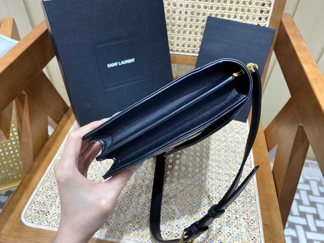 Saint laurent Ysl Gaby绗缝纹路信封斜挎包 668863黑色