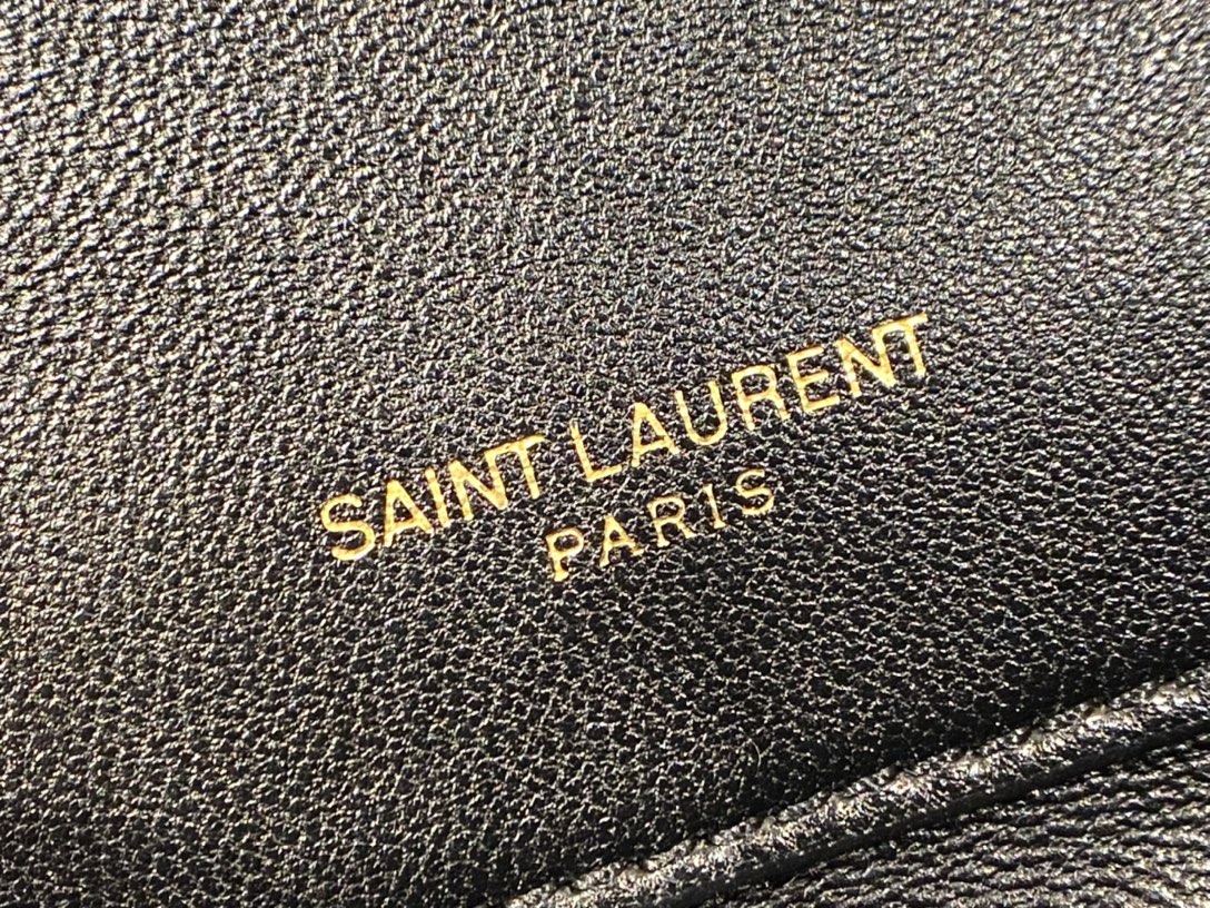 Saint laurent Ysl Gaby绗缝纹路信封斜挎包 668863黑色