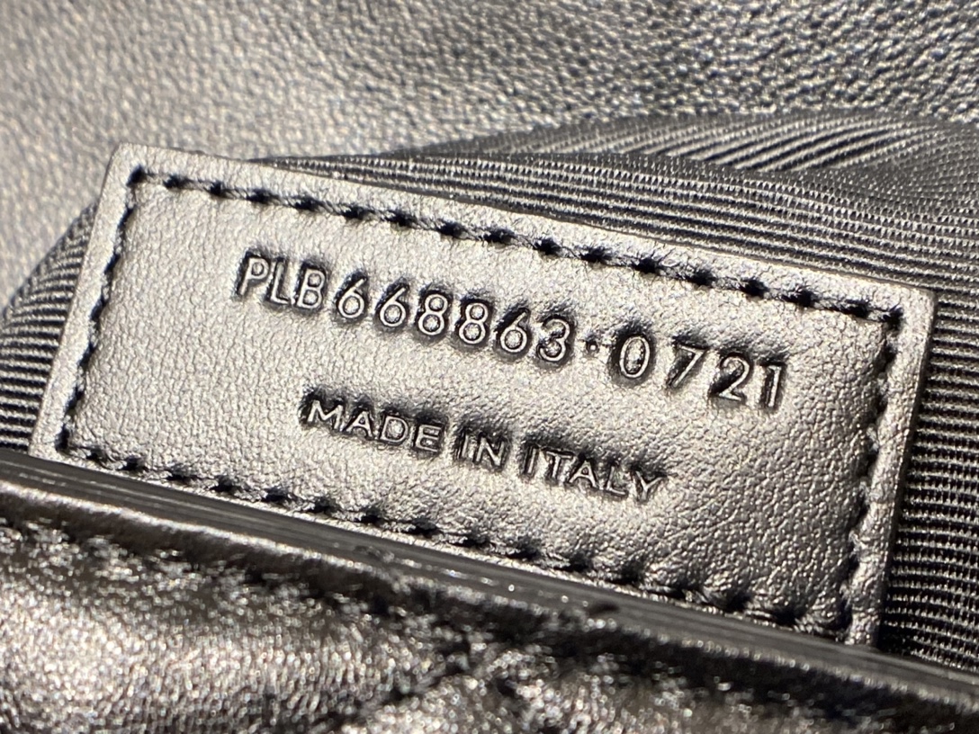 Saint laurent Ysl Gaby绗缝纹路信封斜挎包 668863黑色