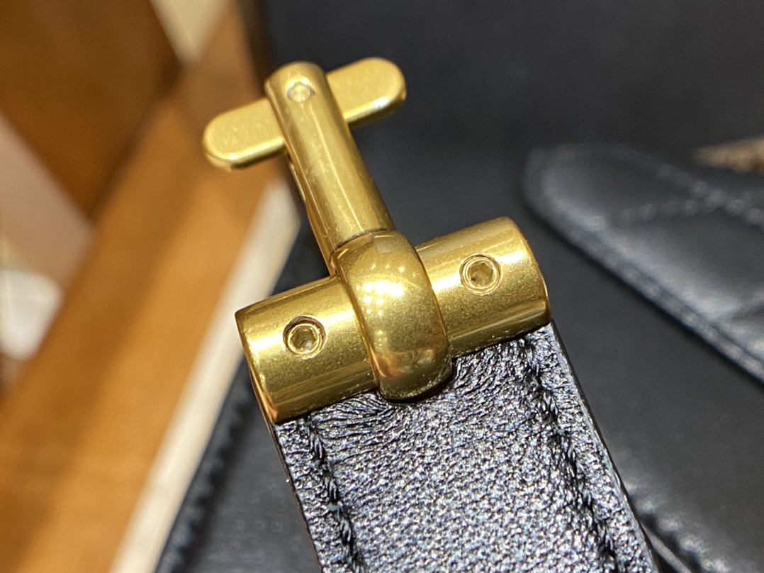 Saint laurent Ysl Gaby绗缝纹路信封斜挎包 668863黑色