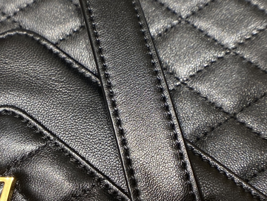 Saint laurent Ysl Gaby绗缝纹路信封斜挎包 668863黑色