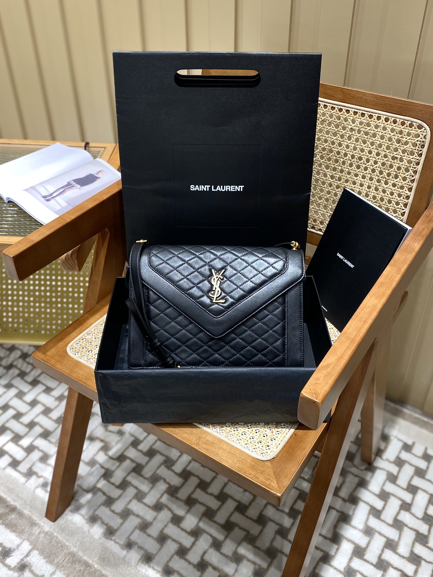 Saint laurent Ysl Gaby绗缝纹路信封斜挎包 668863黑色