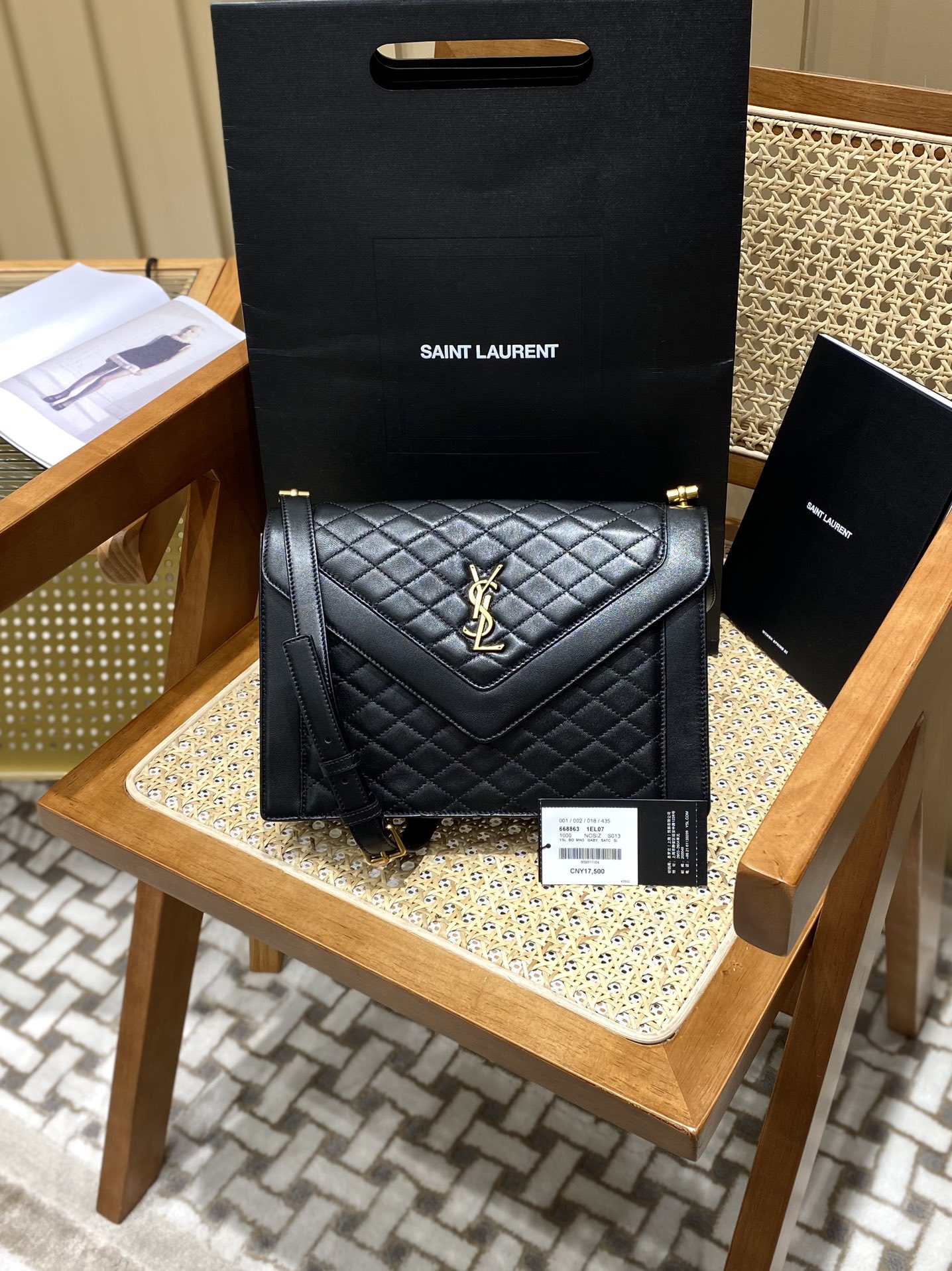 Saint laurent Ysl Gaby绗缝纹路信封斜挎包 668863黑色