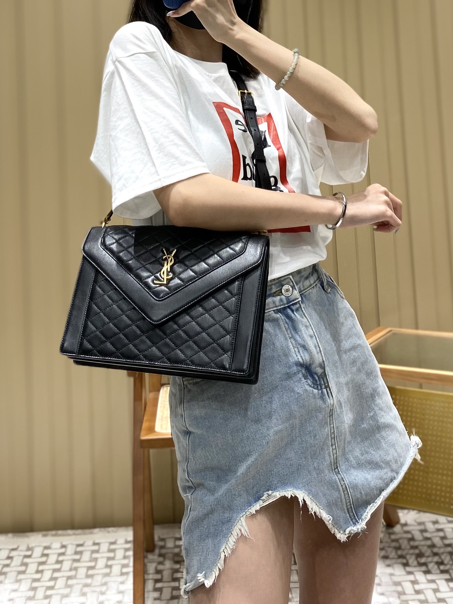 Saint laurent Ysl Gaby绗缝纹路信封斜挎包 668863黑色