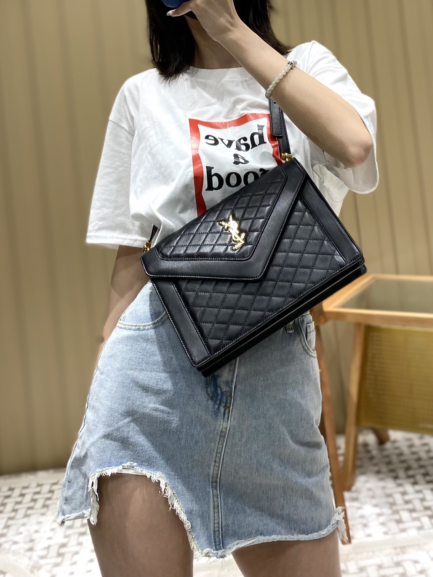 Saint laurent Ysl Gaby绗缝纹路信封斜挎包 668863黑色