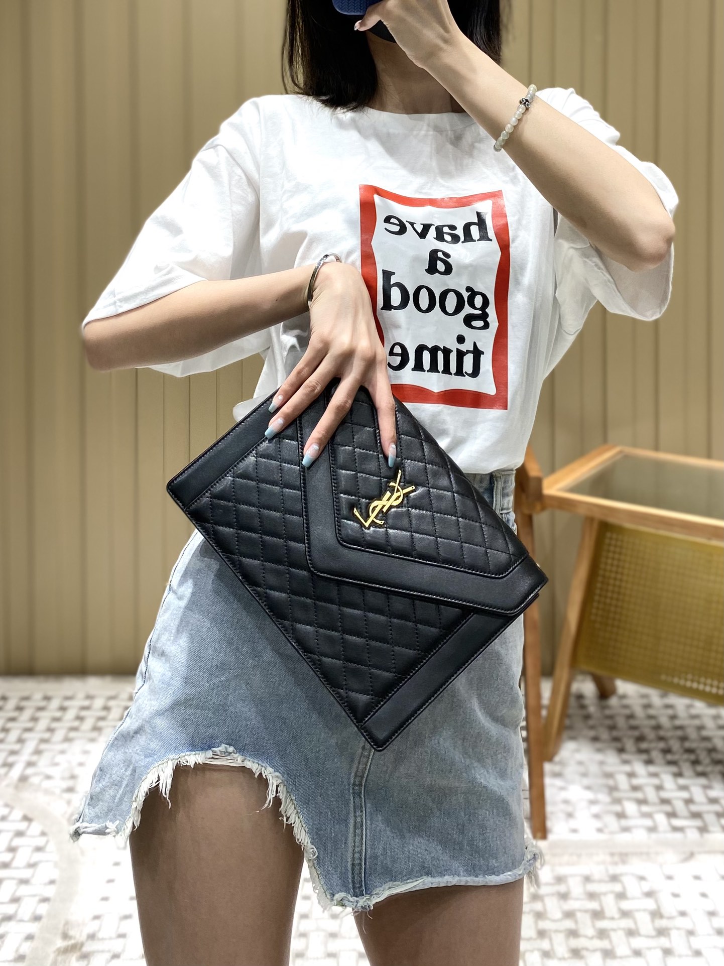 Saint laurent Ysl Gaby绗缝纹路信封斜挎包 668863黑色