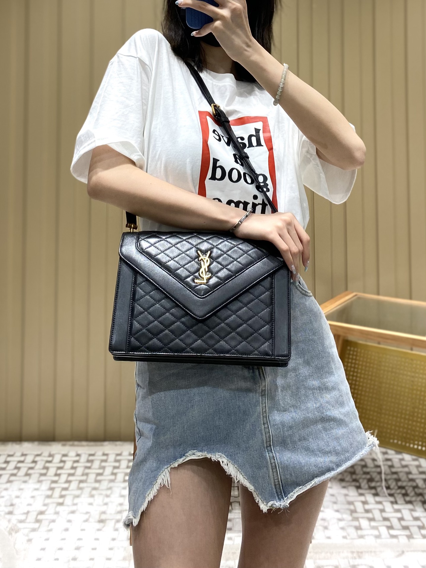 Saint laurent Ysl Gaby绗缝纹路信封斜挎包 668863黑色