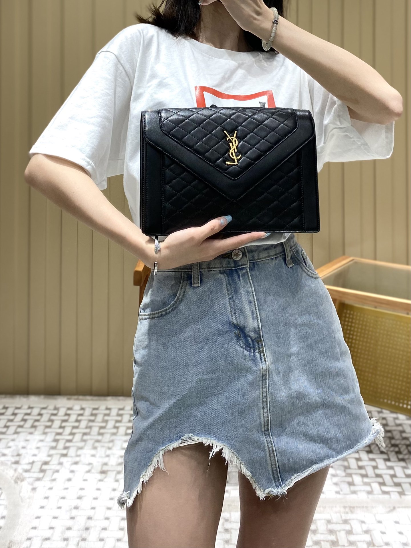 Saint laurent Ysl Gaby绗缝纹路信封斜挎包 668863黑色