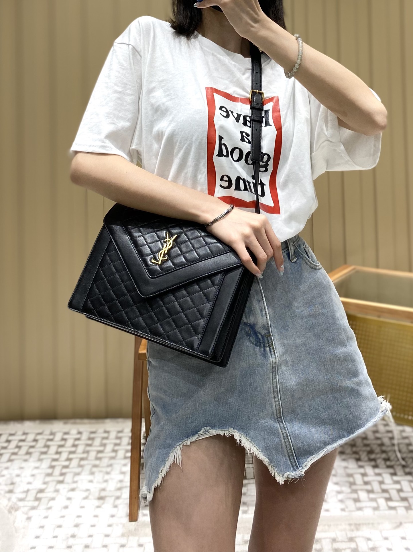 Saint laurent Ysl Gaby绗缝纹路信封斜挎包 668863黑色