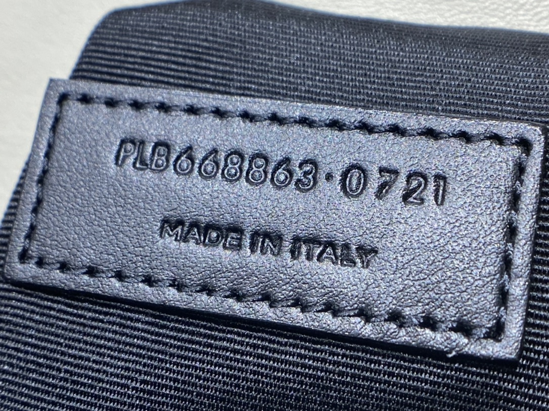 Saint laurent Ysl Gaby绗缝纹路信封斜挎包 668863白色