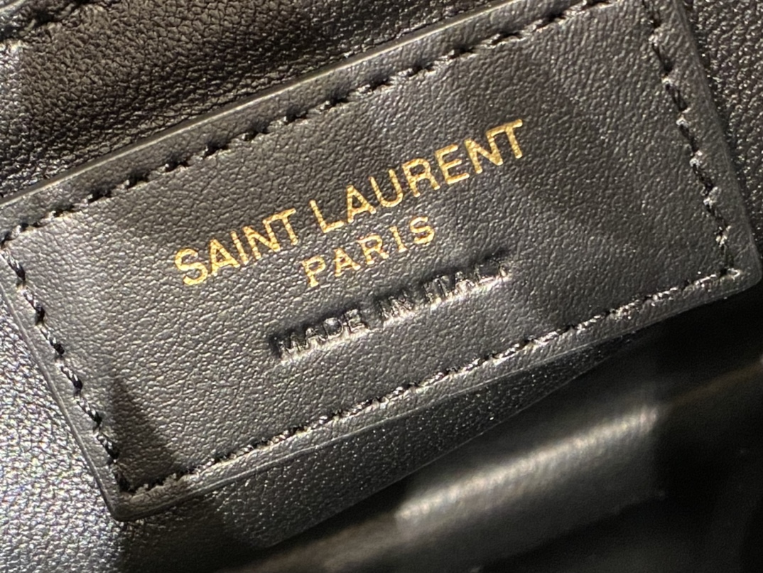 Saint laurent Ysl Gaby绗缝纹路信封斜挎包 668863白色