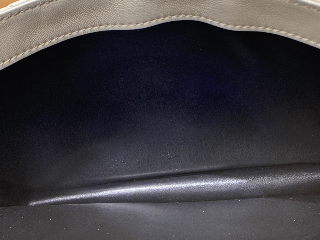 Saint laurent Ysl Gaby绗缝纹路信封斜挎包 668863白色