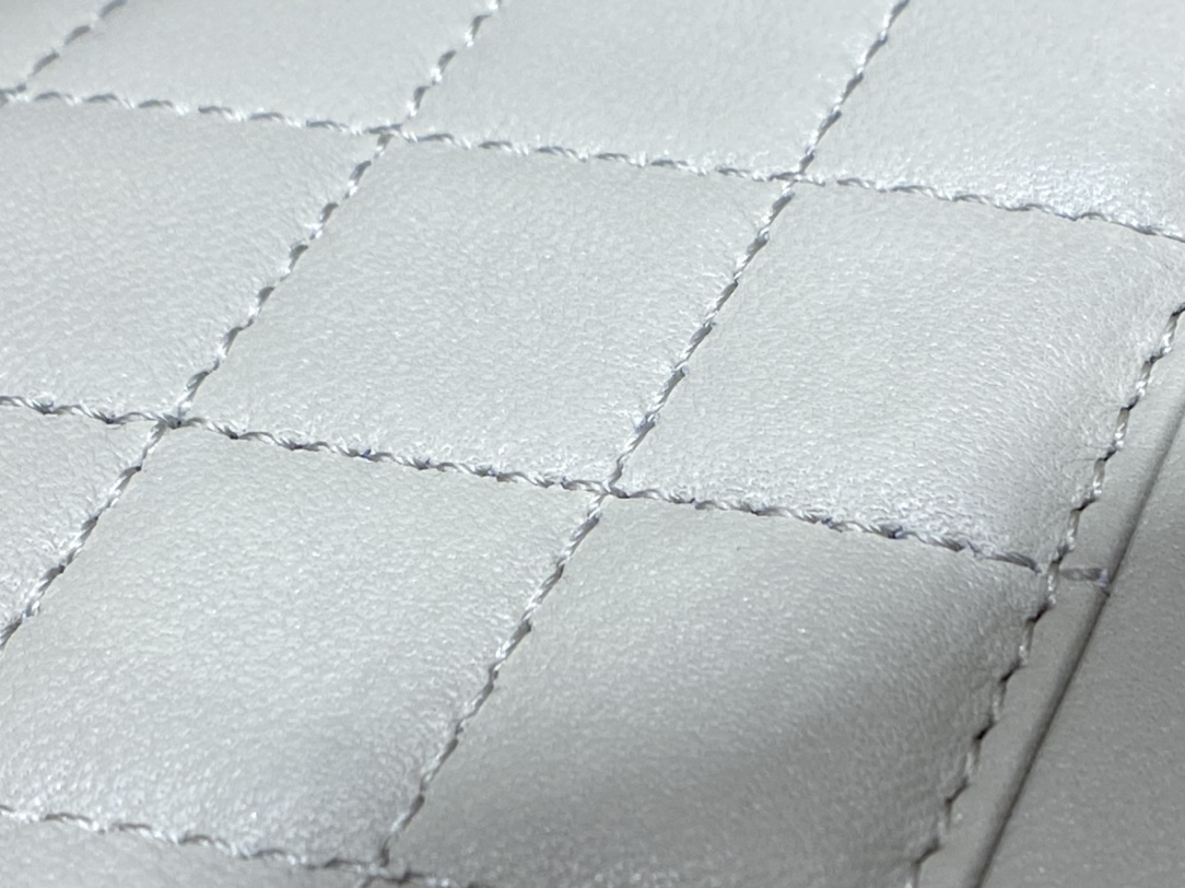 Saint laurent Ysl Gaby绗缝纹路信封斜挎包 668863白色